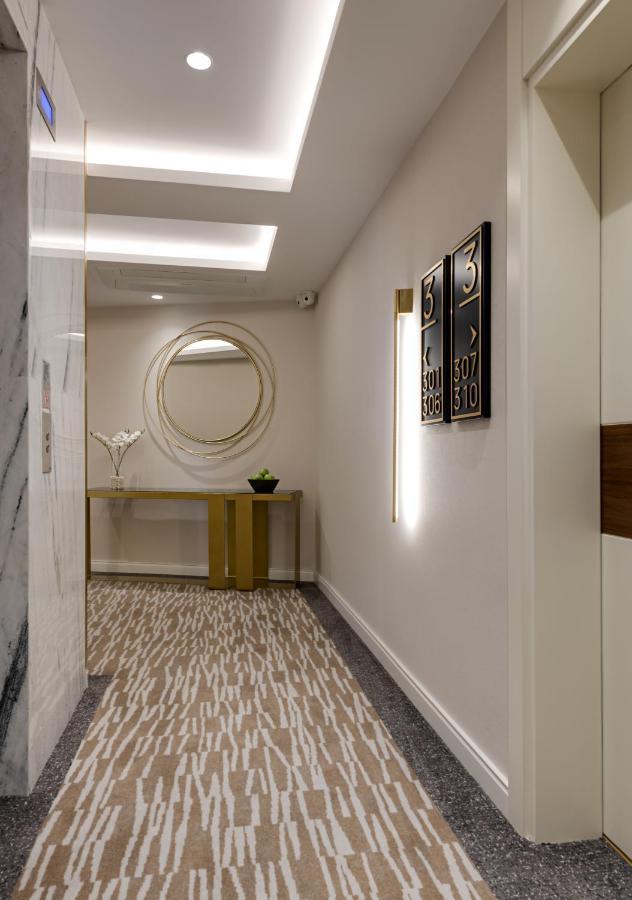 Gleam Collection Hotel Istanbul Exterior foto A hallway in a private home